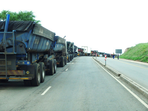 The line-up for Commercial Trucks to Enter Mozambique.